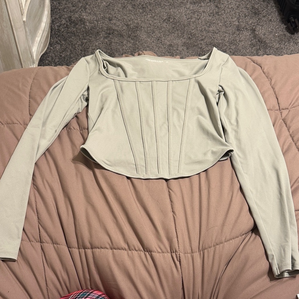 Elegant Light Gray Long Sleeve Crop Top